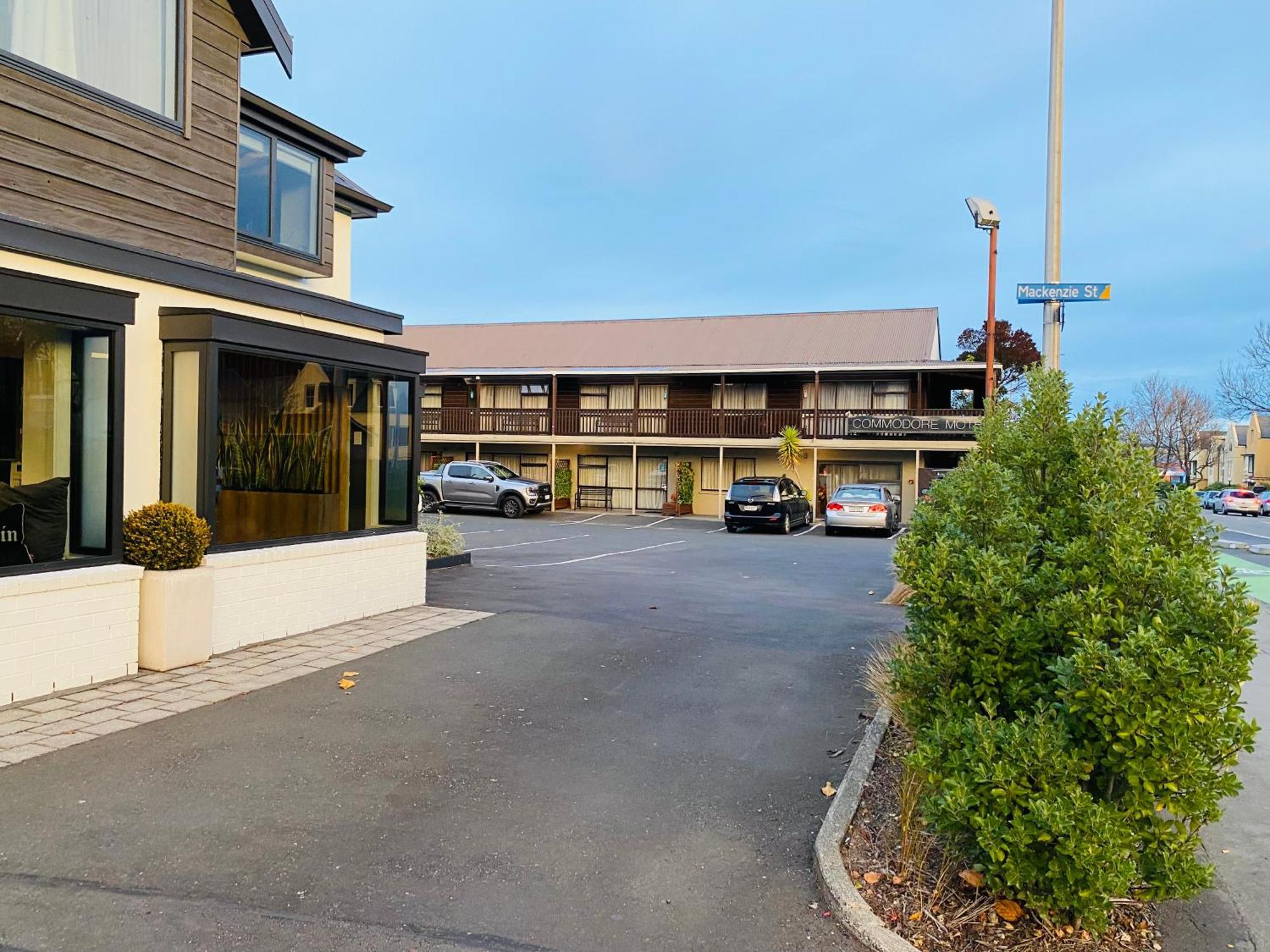 Commodore Motel Dunedin Bagian luar foto