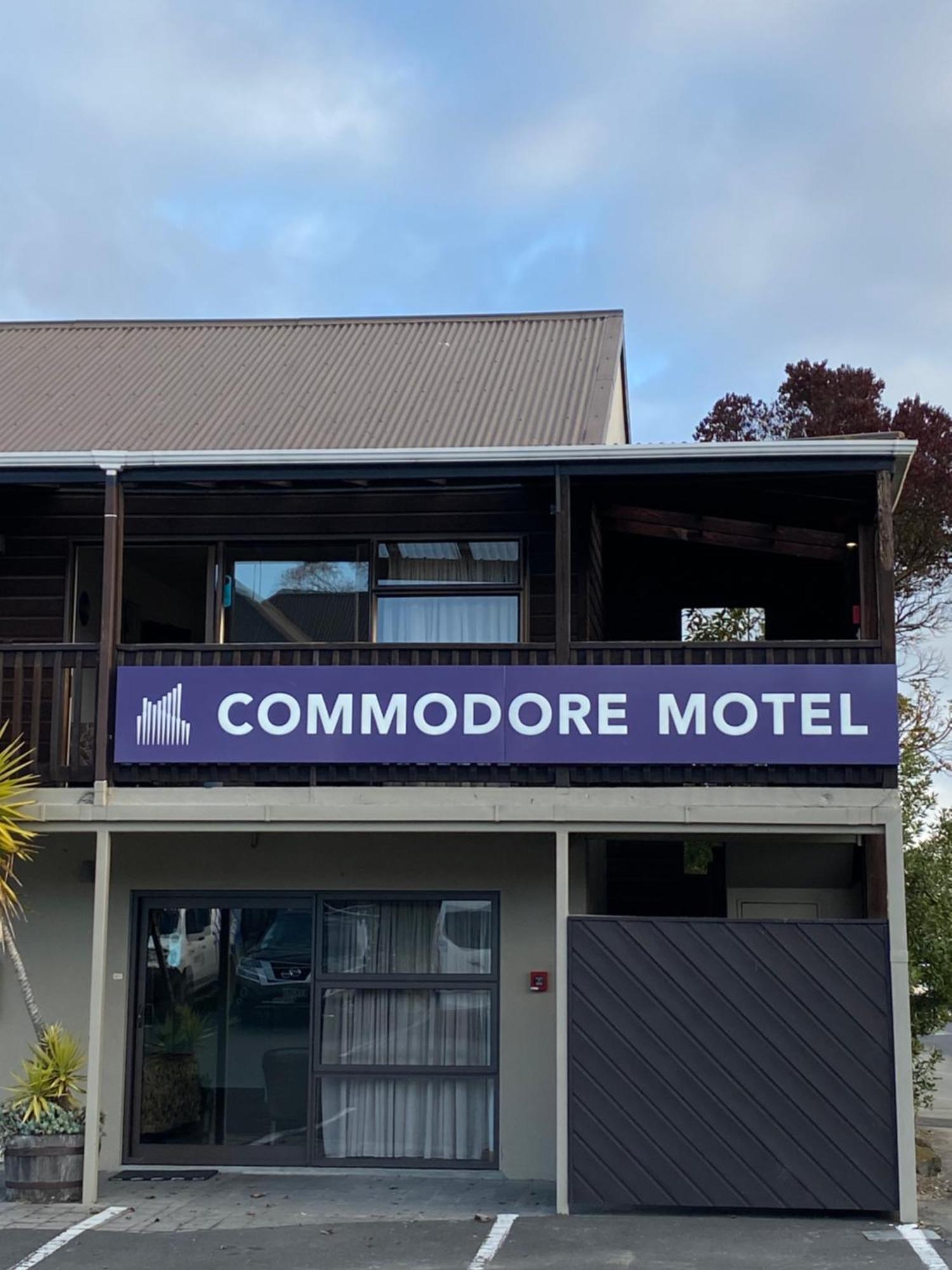 Commodore Motel Dunedin Bagian luar foto